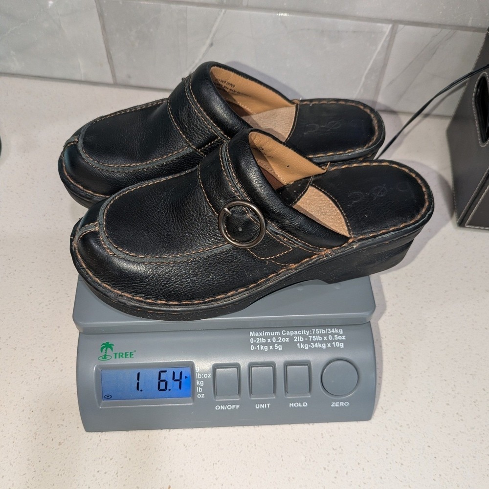 b.o.c. Leather Clogs Black Buckle Accent Mules Size 7 BC3150 - Picture 8 of 8